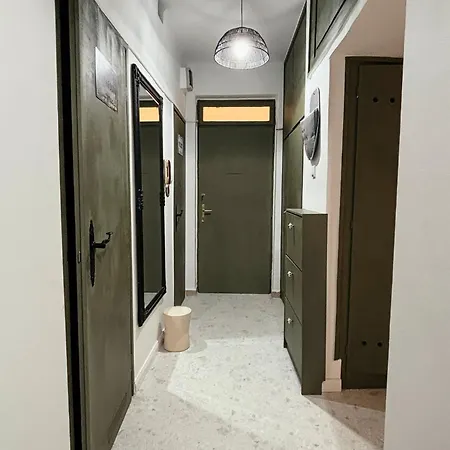 Apartment Middle Of The 2